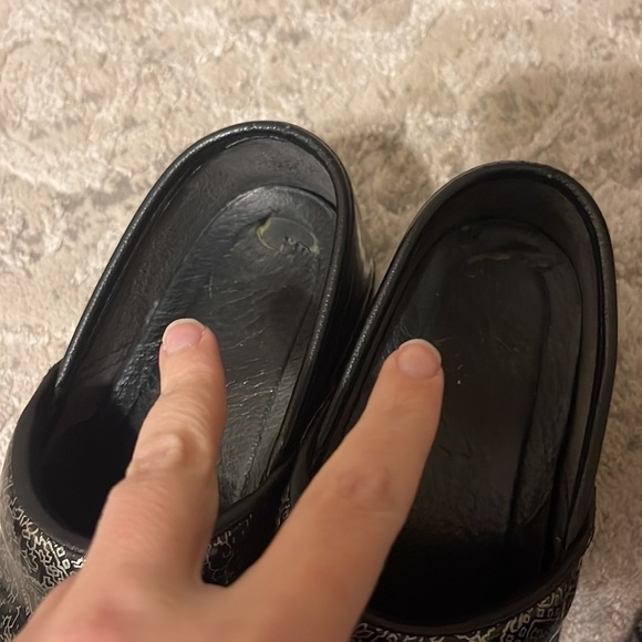 DANSKO Silver Black Clogs Size 37 - 7 Pattern Printed Hospital Nursing - Picture 6 of 9